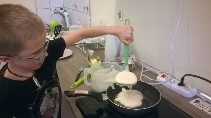 Nauka smażenia omletu.
