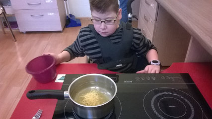 Nauka gotowania makaronu.